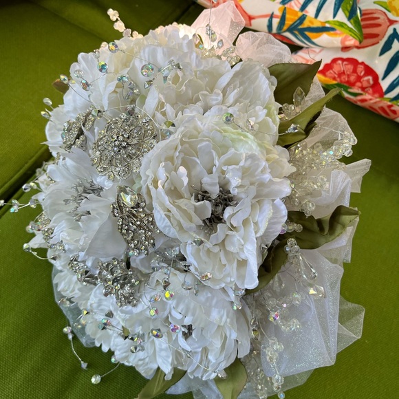 New, Beautiful hand crafted wedding bouquet. White/pearl colored peonies - Picture 9 of 9